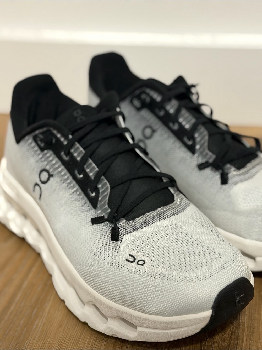 On Running/ On Cloud running shoes brand new